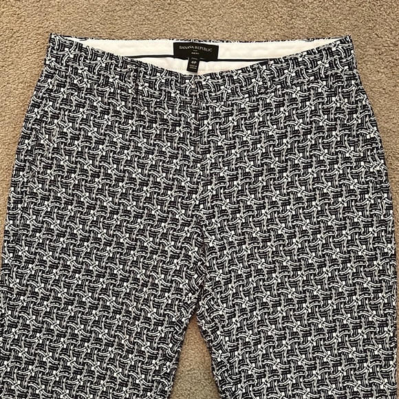 Banana Republic Cropped Pants - Picture 4 of 6